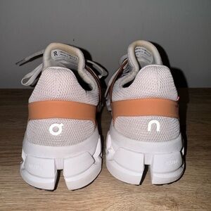 Women’s On Cloud Cloudswift 3 AD running shoes 7.5 Sand/Sandstone color